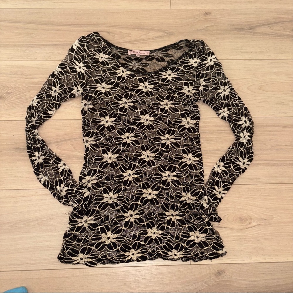 Young Essence Black and Cream Floral Lace Top